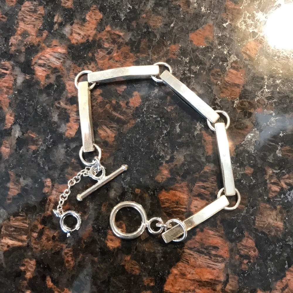 Link bracelet with safety